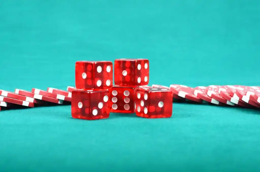 Casino live baccarat và slot online chạy mượt trên màn hình điện thoại mp88